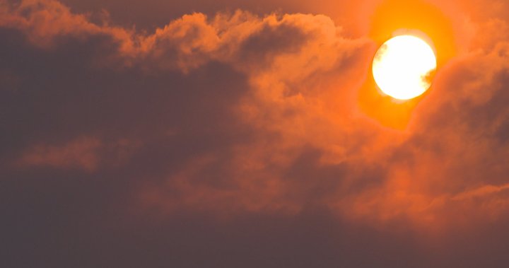 Smoke prompts warnings from Alberta health experts, restrictions on outdoor activities [Video]