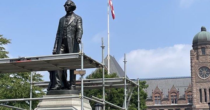 Boards around Sir John A. Macdonald statue at Queens Park removed [Video]