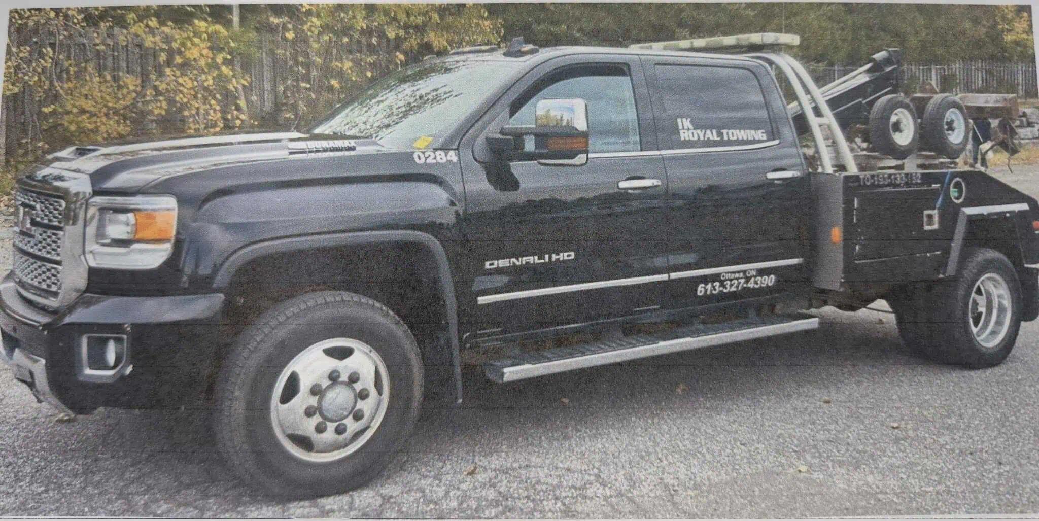 Tow truck drivers charged with multiple offences in Ottawa, Ontario [Video]