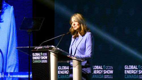 Premier Danielle Smith pitches building pipelinesto private sector [Video]