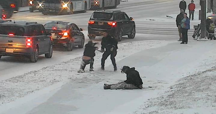 Edmonton police officer found not guilty of assault in 2019 arrest involving baton – Edmonton [Video]