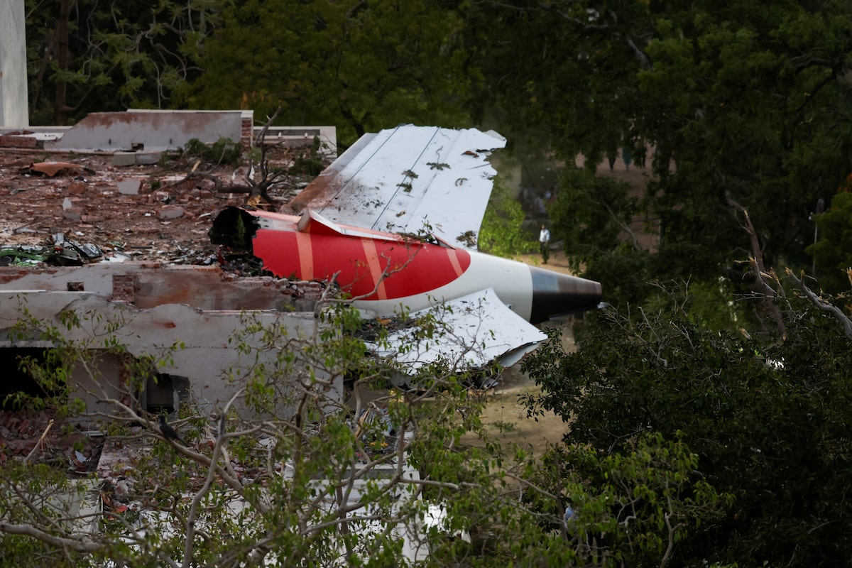 More than 290 killed after Air India plane crash, at least one known survivor [Video]