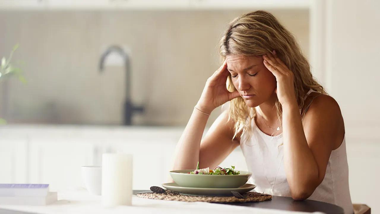 Low-calorie diets linked to increased depressive symptoms, study finds [Video]