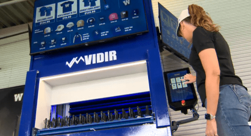Winnipeg Blue Bombers introduce Manitoba-made automated merchbot [Video]