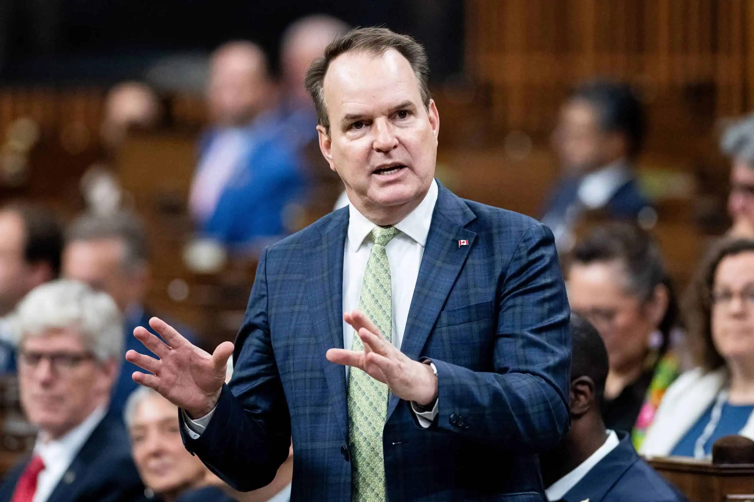 Liberals under fire for rushing bill through Parliament to speed up resource projects [Video]