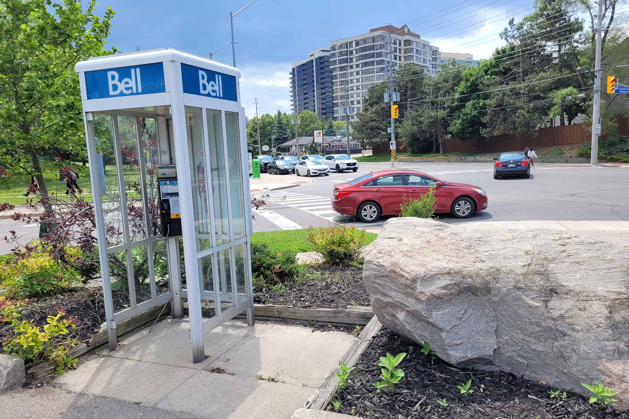 PHOTOS: Over 300 payphones still remain in Mississauga [Video]